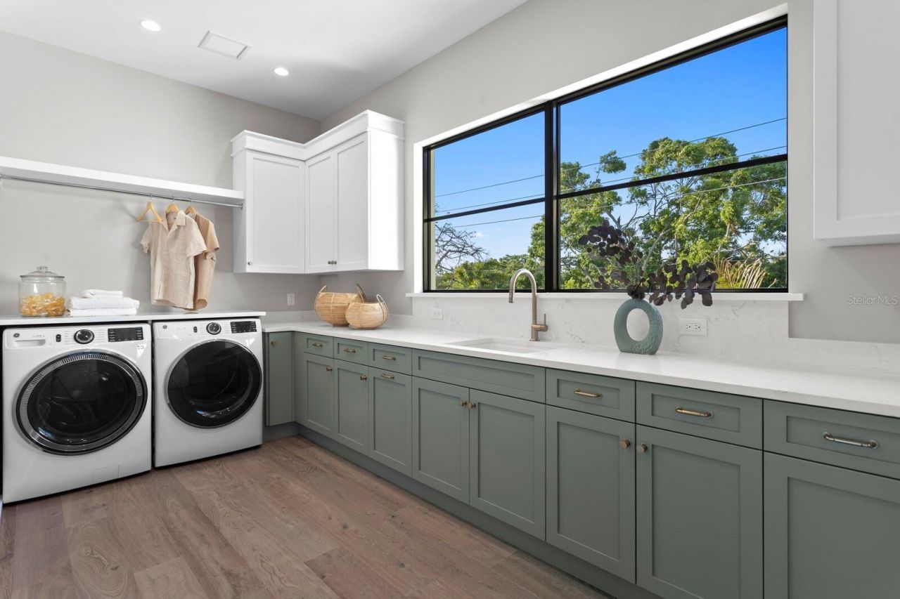 337 Coffee Pot Drive Ne, Saint Petersburg, FL 33704 Photo