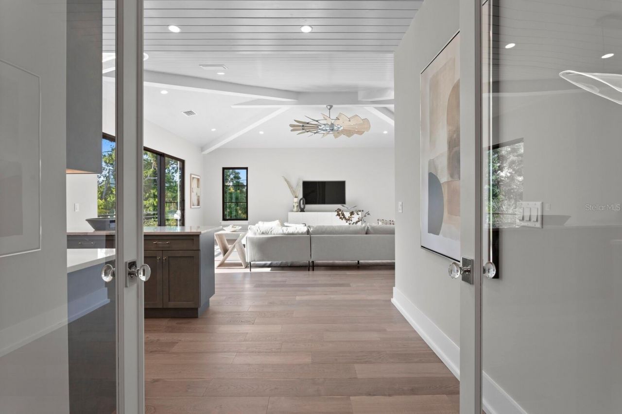 337 Coffee Pot Drive Ne, Saint Petersburg, FL 33704 Photo