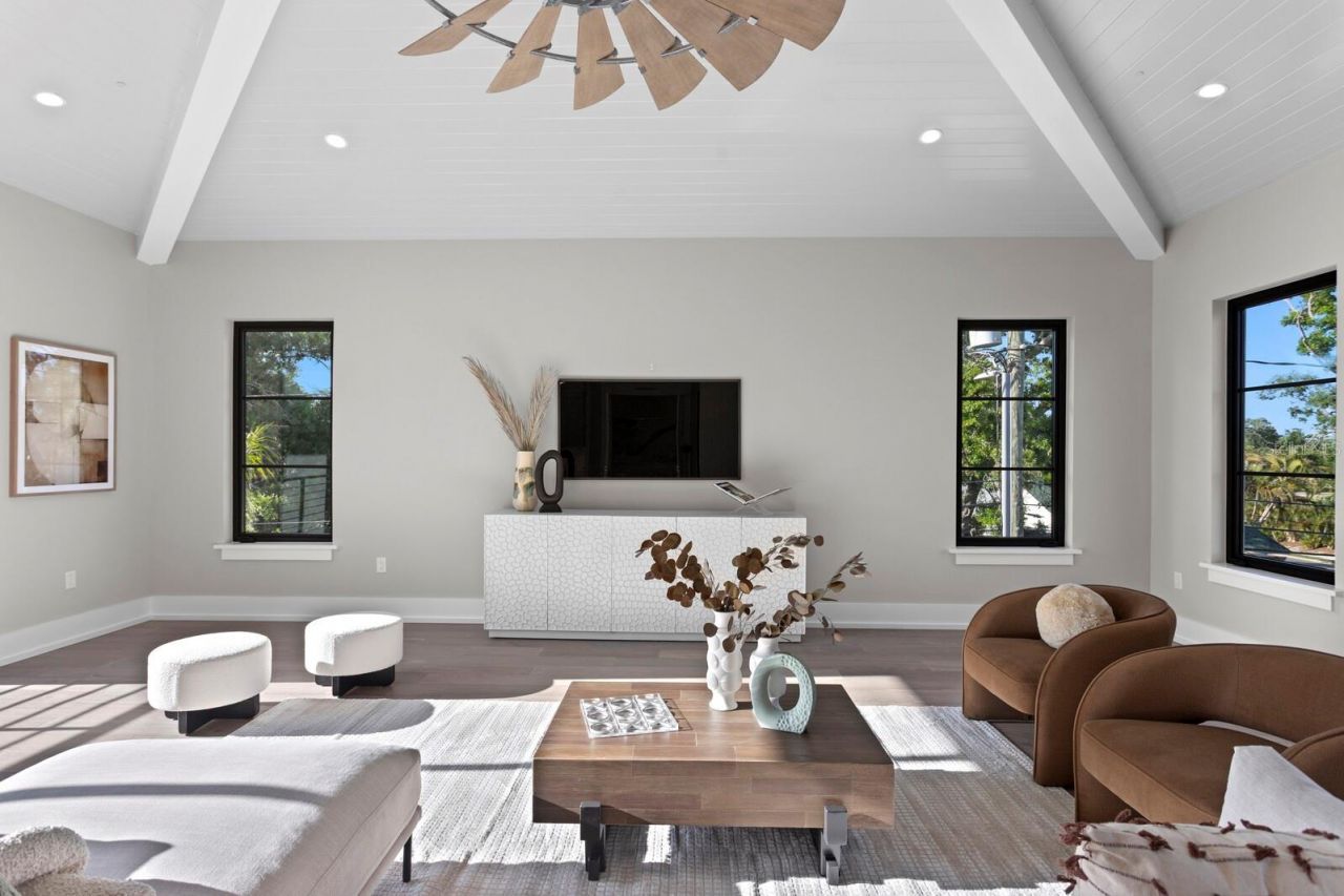 337 Coffee Pot Drive Ne, Saint Petersburg, FL 33704 Photo