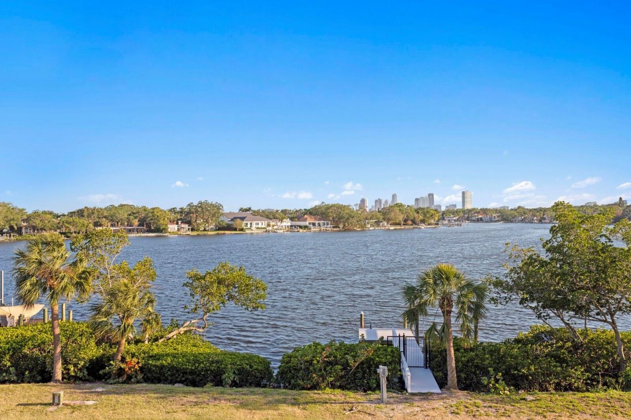 337 Coffee Pot Drive Ne, Saint Petersburg, FL 33704 Photo