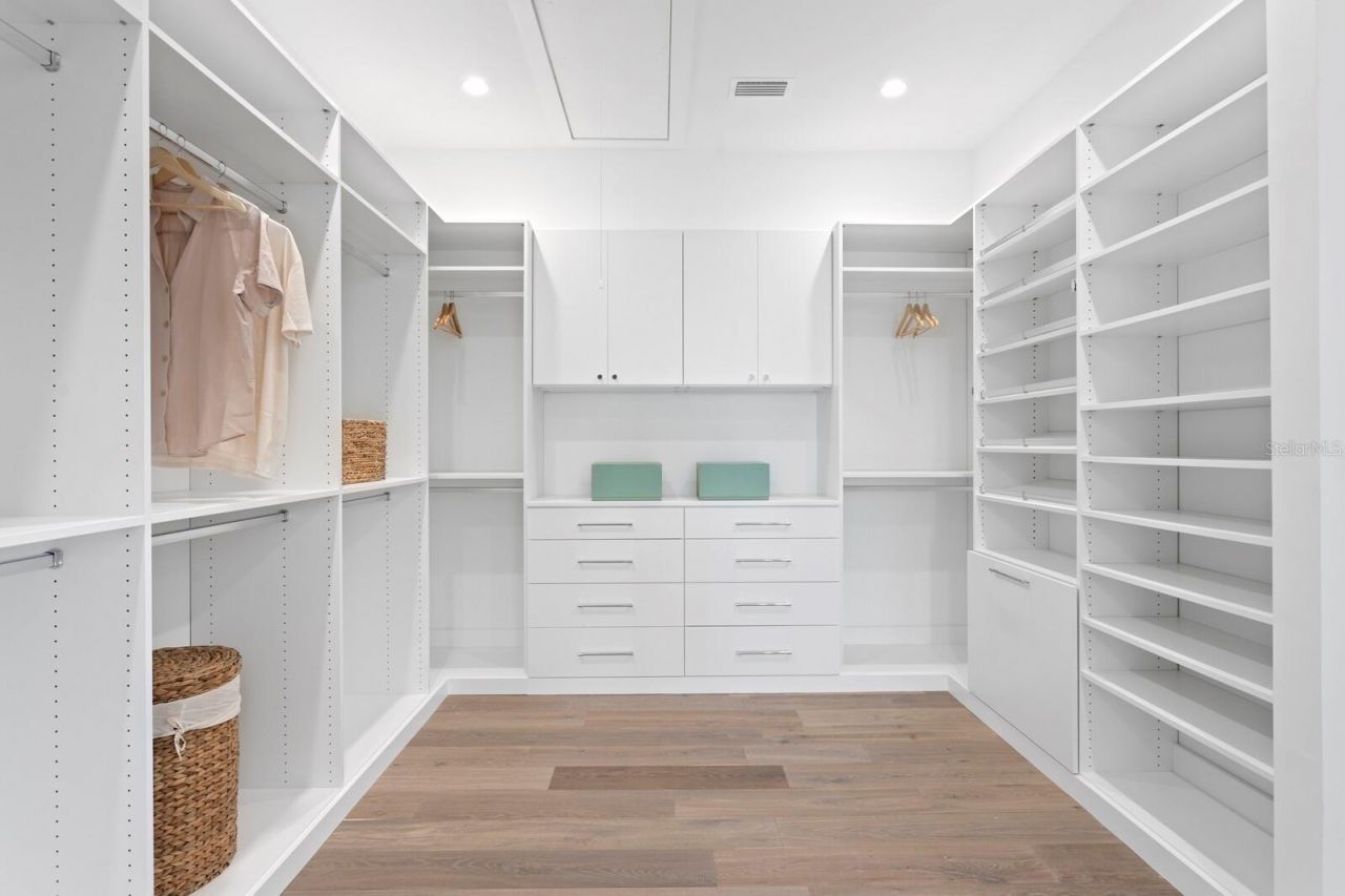 337 Coffee Pot Drive Ne, Saint Petersburg, FL 33704 Photo