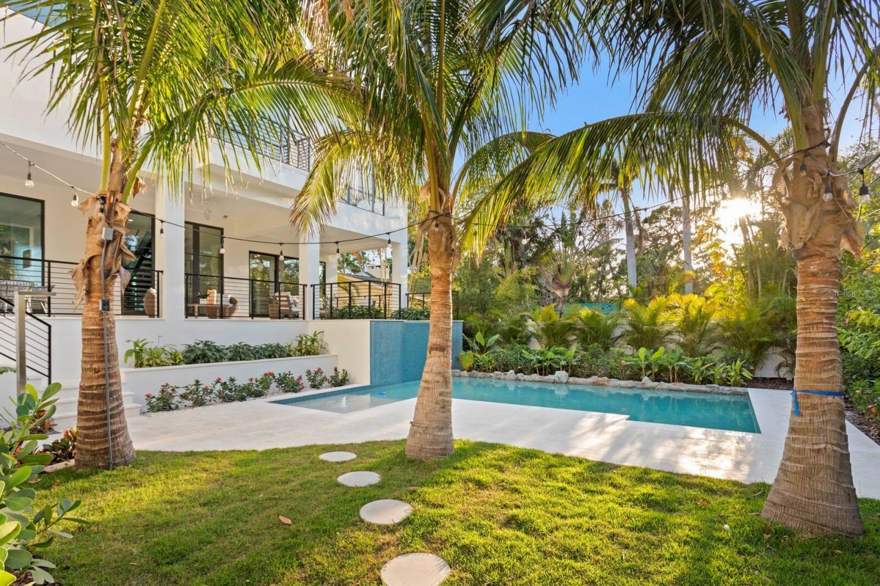 337 Coffee Pot Drive Ne, Saint Petersburg, FL 33704 Photo