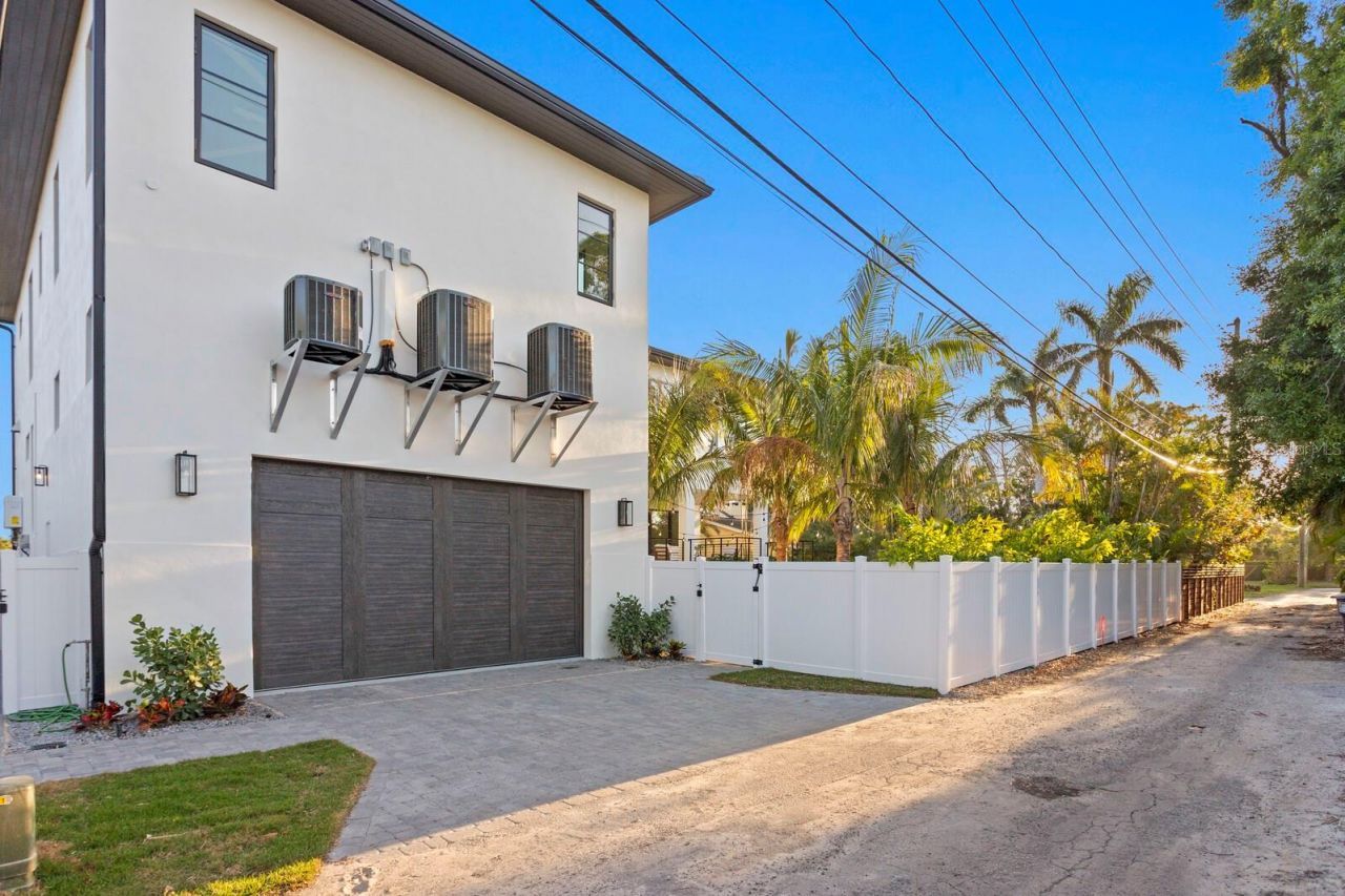 337 Coffee Pot Drive Ne, Saint Petersburg, FL 33704 Photo