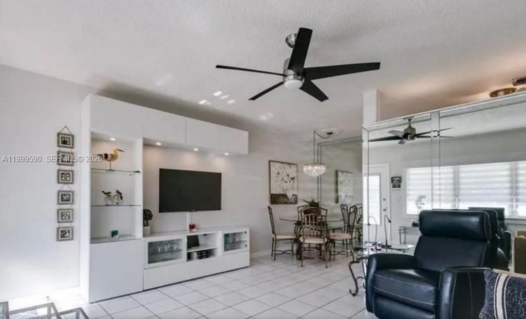 1012 SW 11th St, Unit 7N, Hallandale Beach, FL 33009 Photo