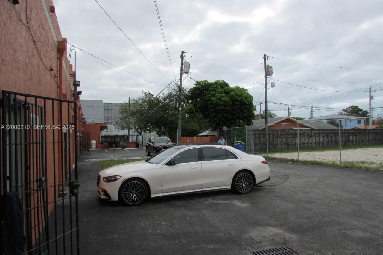 4330 SW 8th St, Coral Gables, FL 33134 Photo