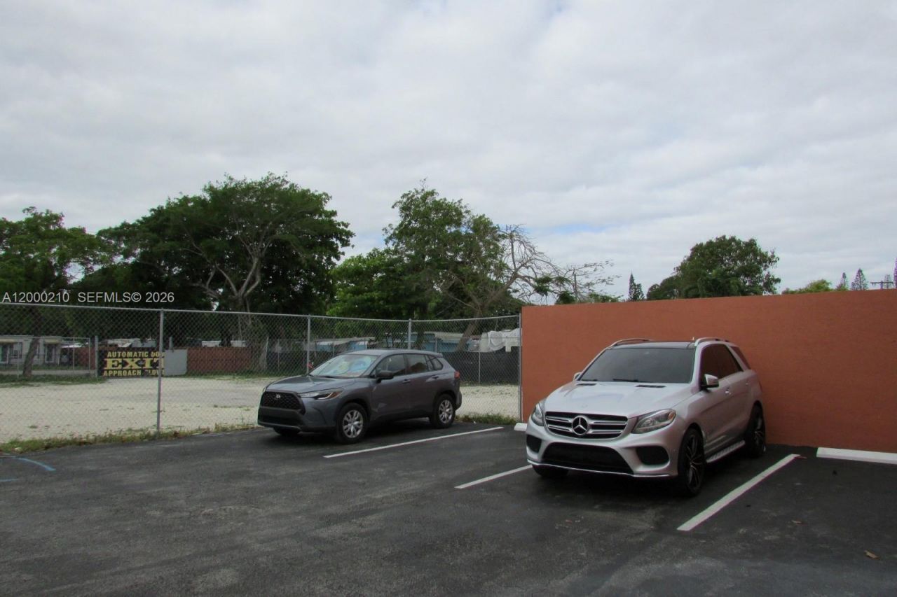 4330 SW 8th St, Coral Gables, FL 33134 Photo