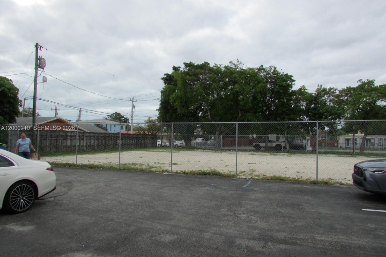4330 SW 8th St, Coral Gables, FL 33134 Photo