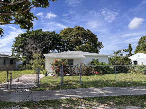 2481 NW 154th St, Miami Gardens, FL 33054