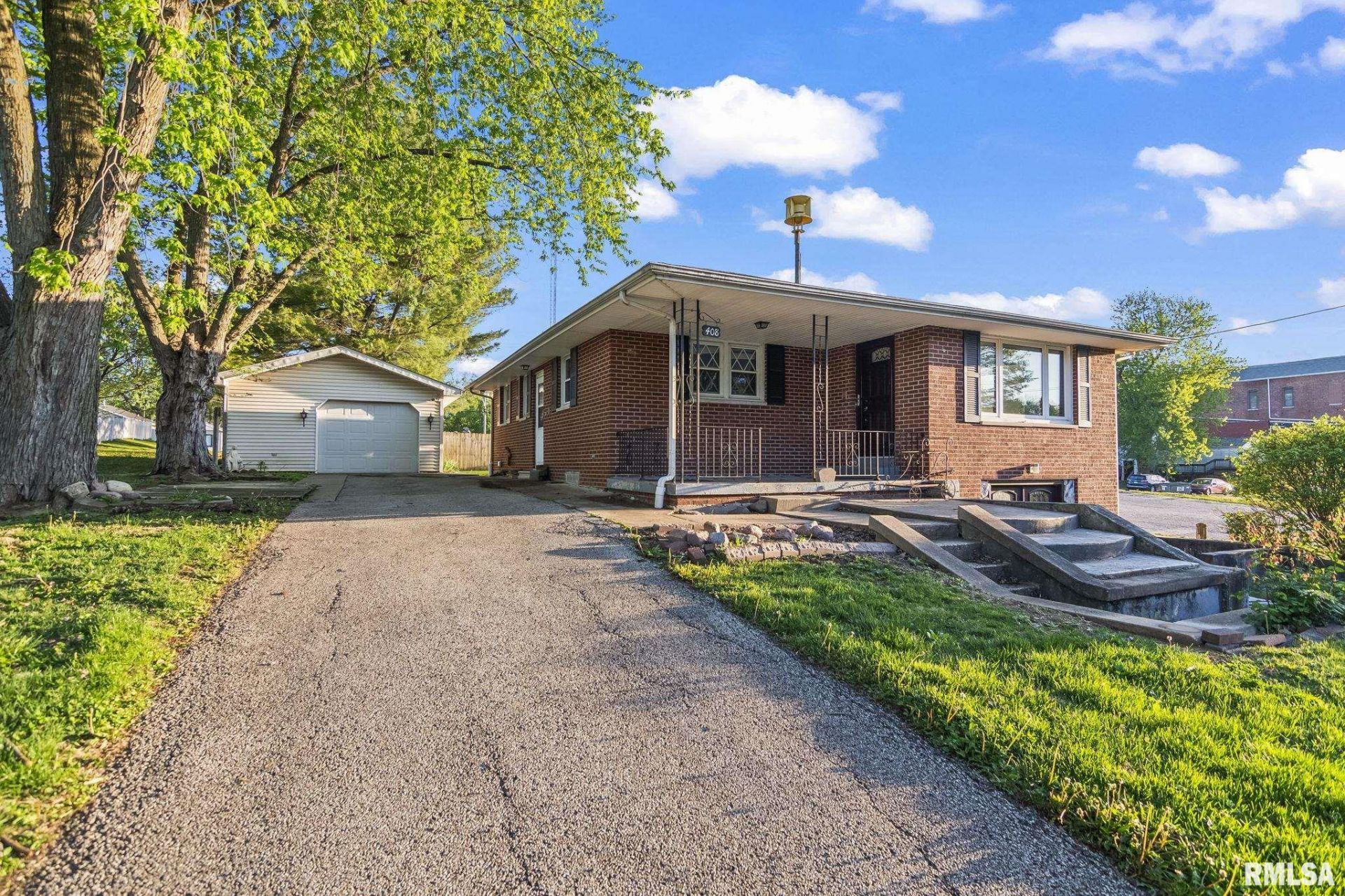 408 E Adams Street, Riverton, IL 62561 Main Photo