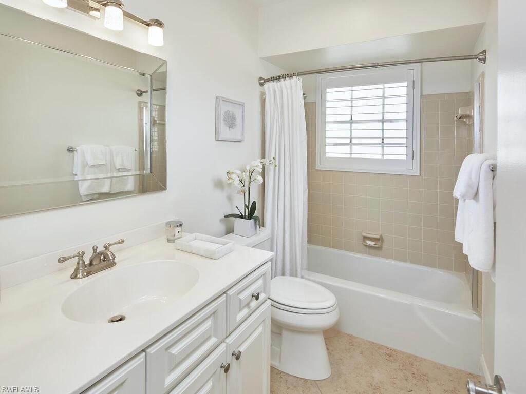 3070 Gulf Shore Blvd N, Unit 209, Naples, FL 34103 Photo