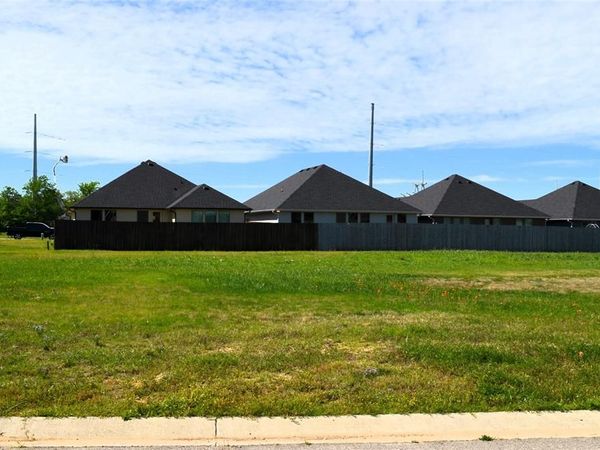 305 Preston Road, Mabank, TX 75147