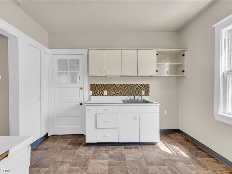 8517 Rosewood Avenue, Unit 1/DN, Cleveland, OH 44105 Photo 11