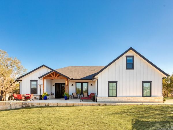 23 WARING RD, Comfort, TX 78013