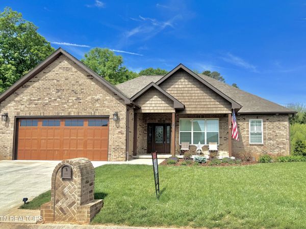 212 Waters Edge Way, Lenoir City, TN 37771