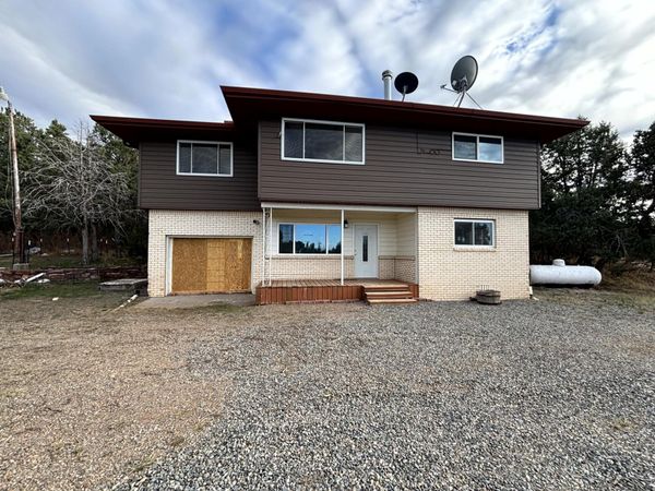 28 Salazar Road , Tijeras, NM 87059