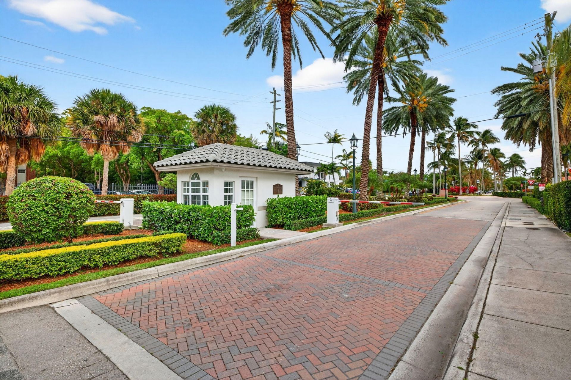 1935 SE 25th Avenue, Fort Lauderdale, FL 33316 Photo