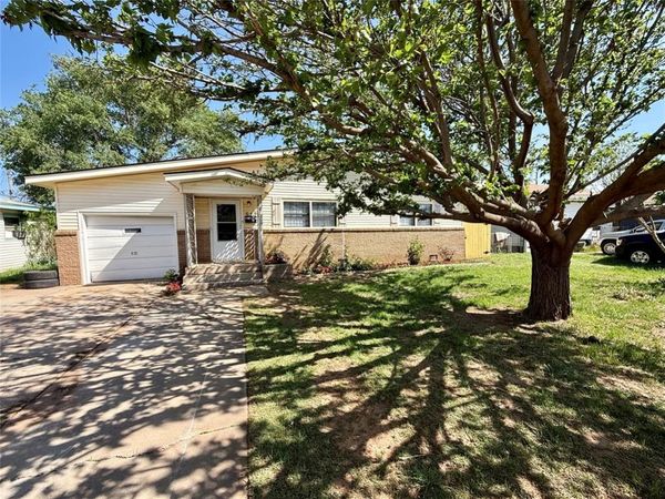 517 W Bradford Avenue, Altus, OK 73521