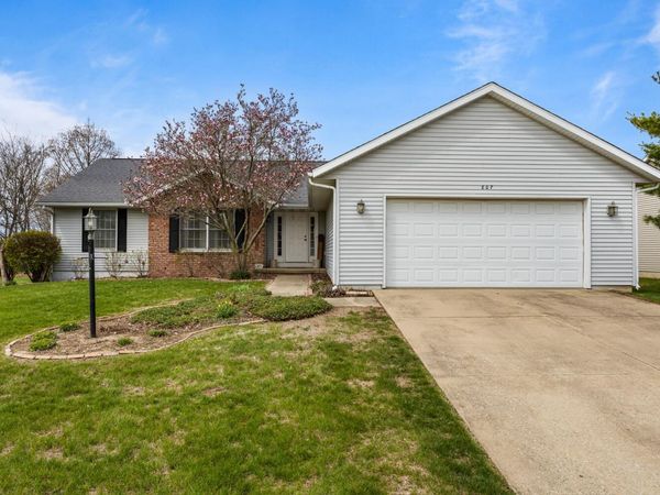 807 Heather Drive, Mahomet, IL 61853