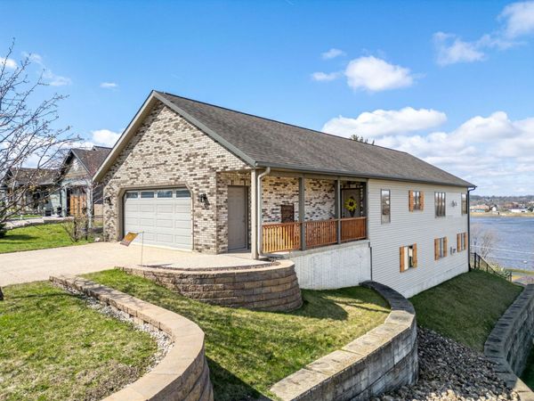 124 5th Street , Fulton, IL 61252