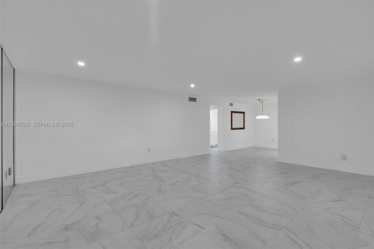 11960 NE 19th Dr, Unit 15, North Miami, FL 33181 Photo