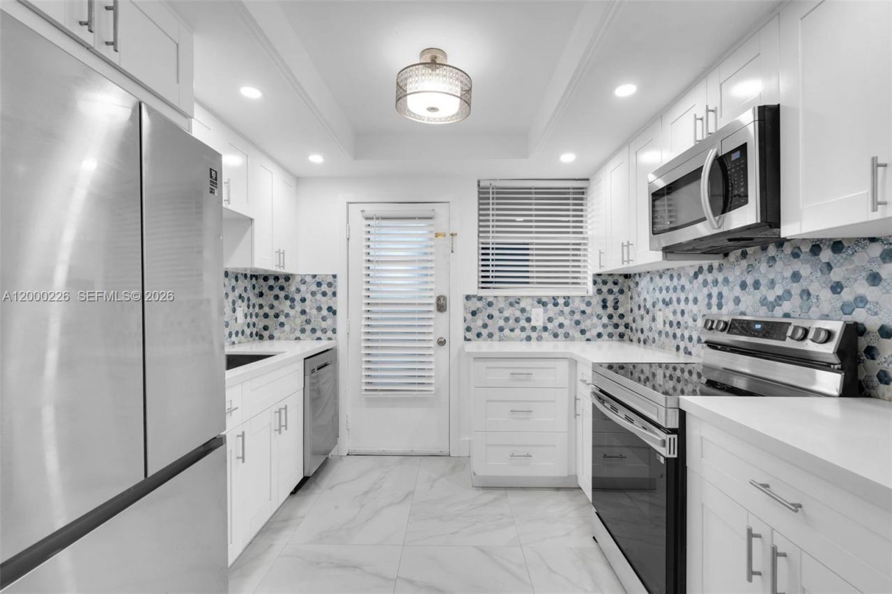 11960 NE 19th Dr, Unit 15, North Miami, FL 33181 Photo