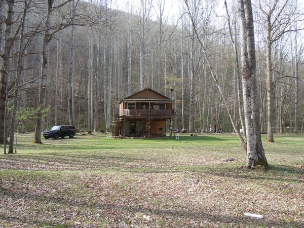 492 Riverbank Dr, Hillsboro, WV 24946