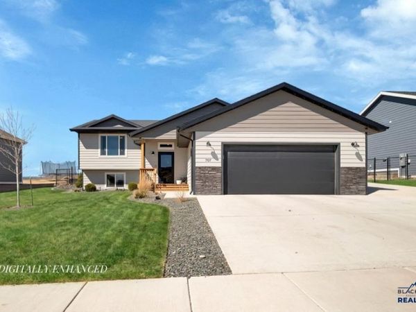 707 SUMMERFIELD DR, Rapid City, SD 57703