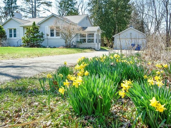 1493 Merry Road, Waterford Twp, MI 48328