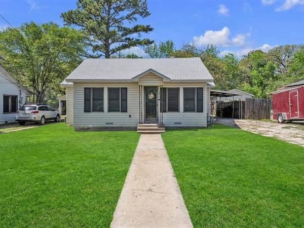 3017 Pueblo Trail, Lake Worth, TX 76135