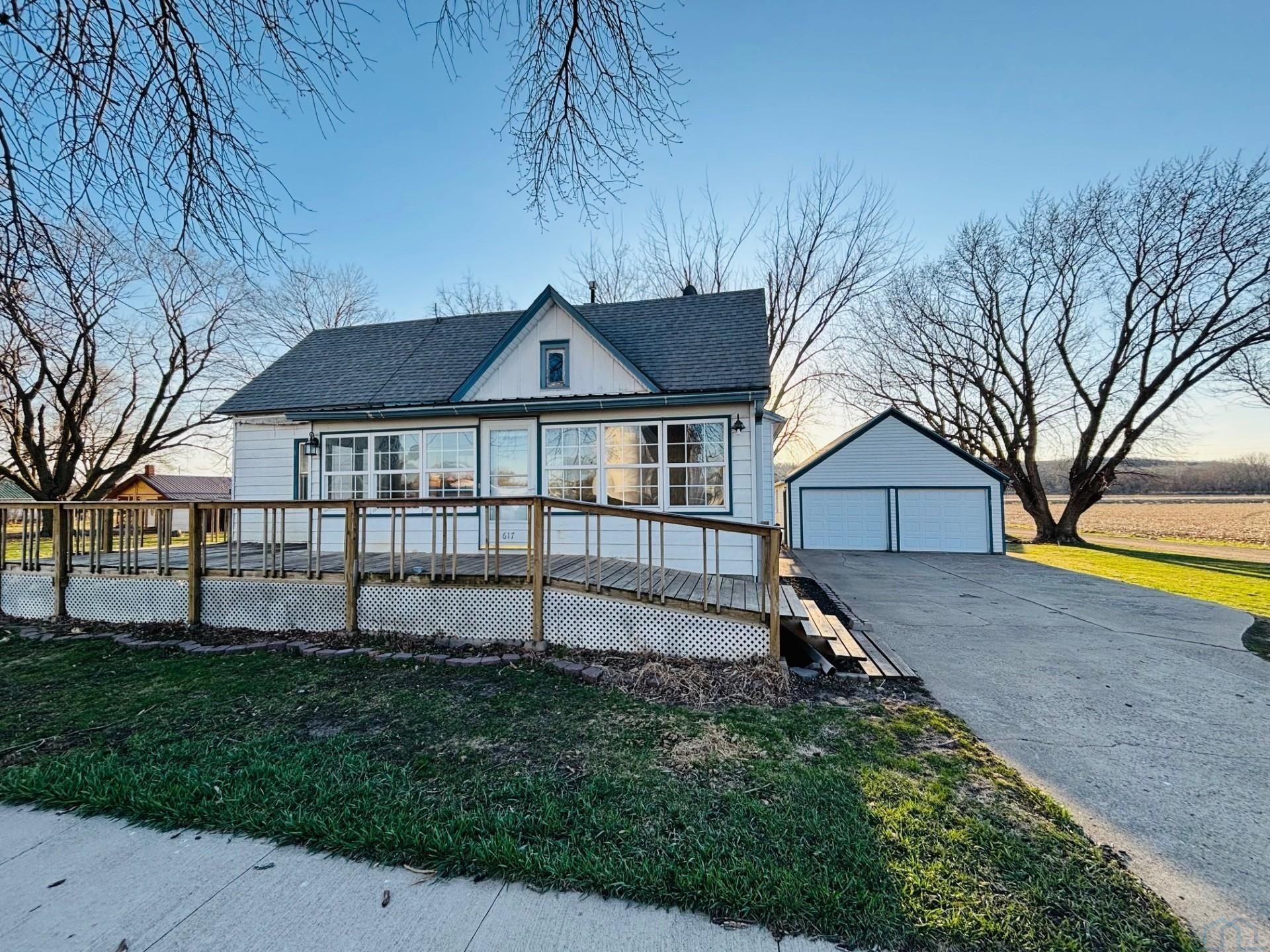 617 BIRCH ST Correctionville, IA 51016