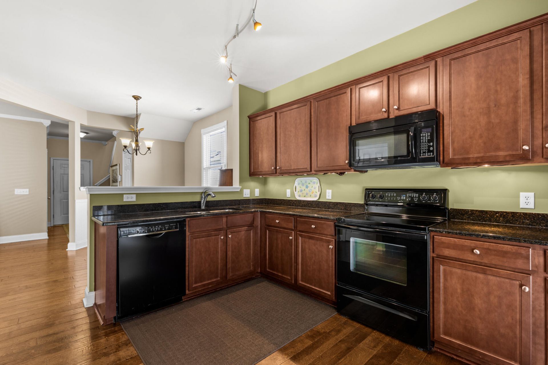 272 Cameron Street Photo 16