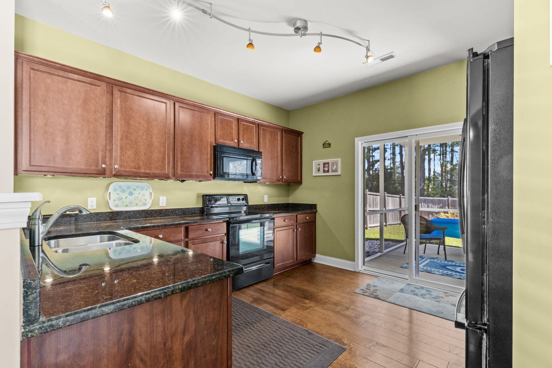 272 Cameron Street Photo 17