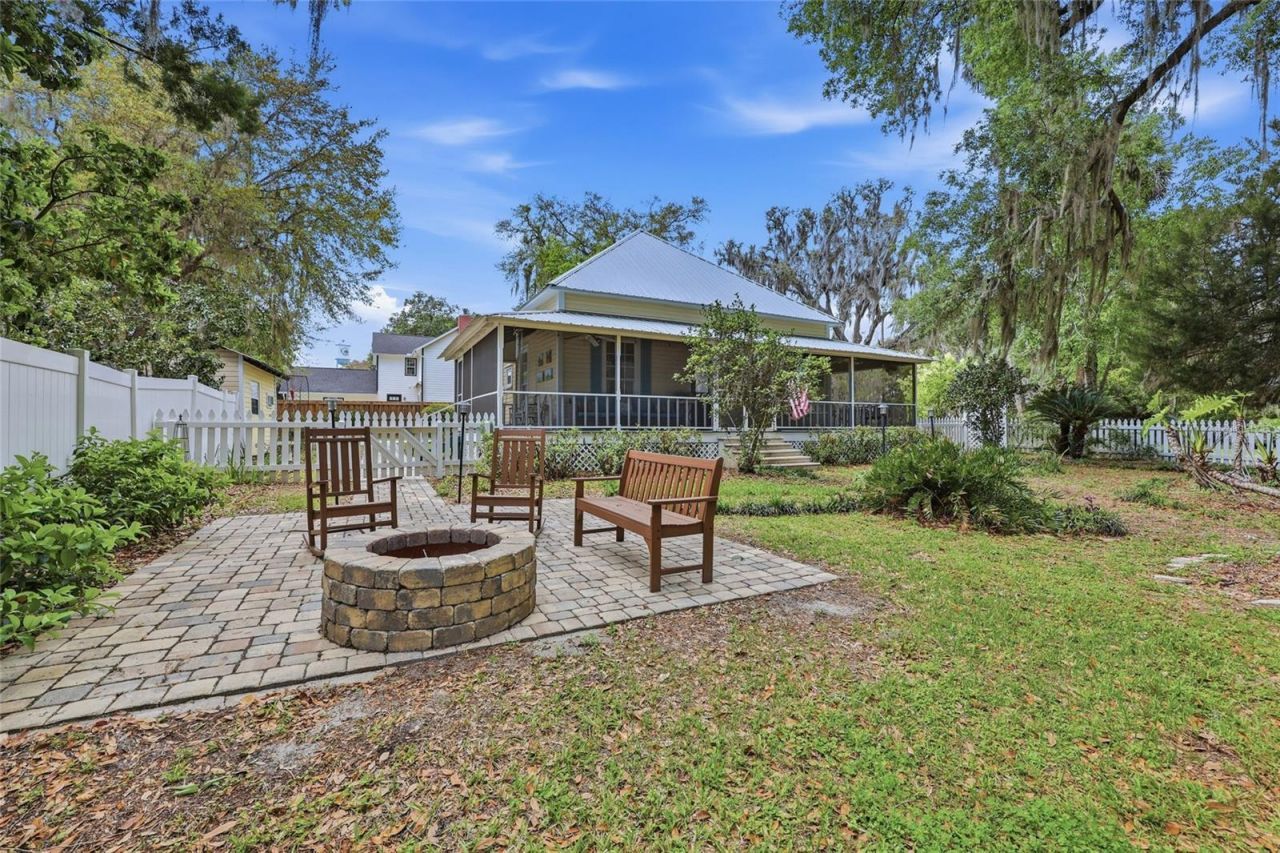 6070 Avenue F , Mc Intosh, FL 32664 Photo