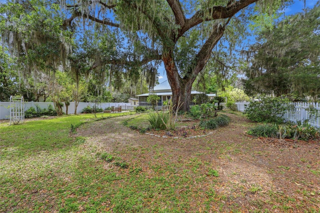 6070 Avenue F , Mc Intosh, FL 32664 Photo