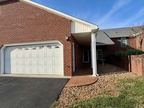 2505 Feather Garden CIR , Vinton, VA 24179