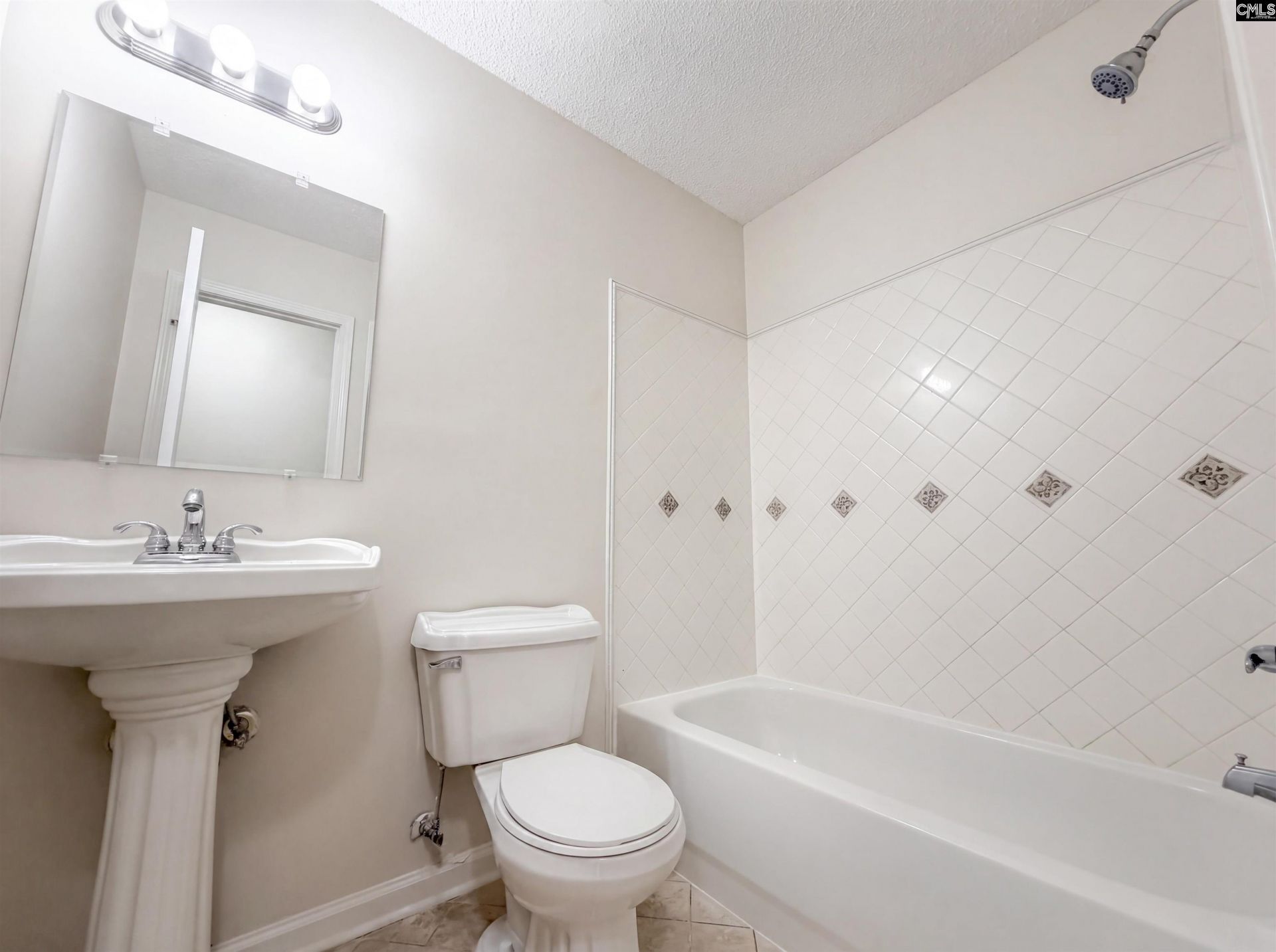 109 Crown Colony Court  Photo 12