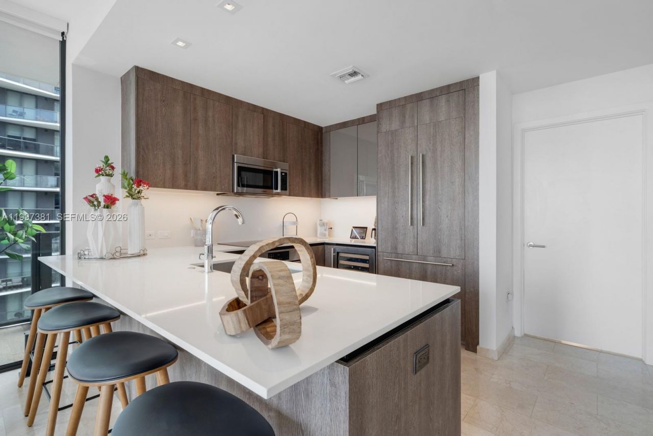88 SW 7th St, Unit 1401, Miami, FL 33130 Photo