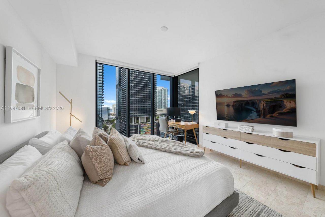 88 SW 7th St, Unit 1401, Miami, FL 33130 Photo