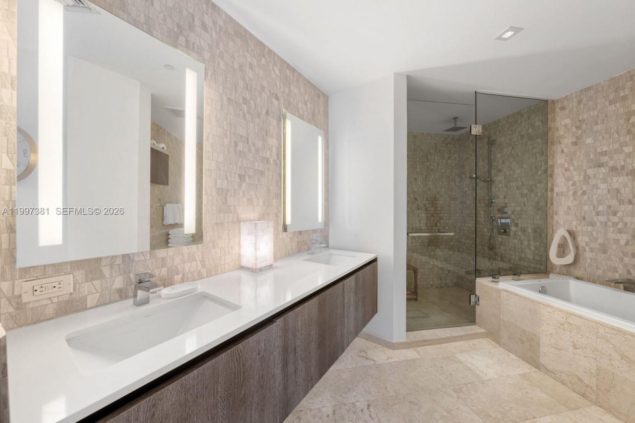 88 SW 7th St, Unit 1401, Miami, FL 33130 Photo