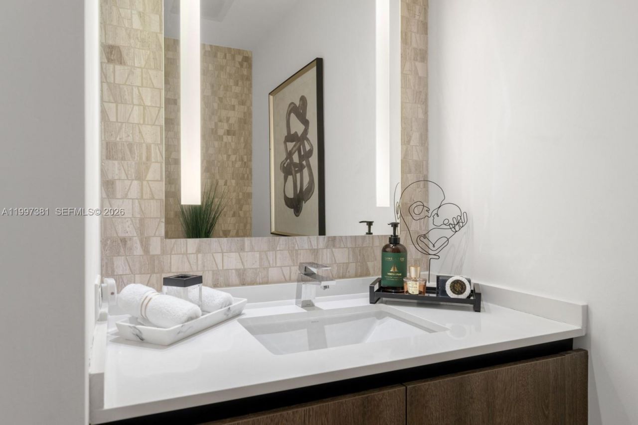 88 SW 7th St, Unit 1401, Miami, FL 33130 Photo