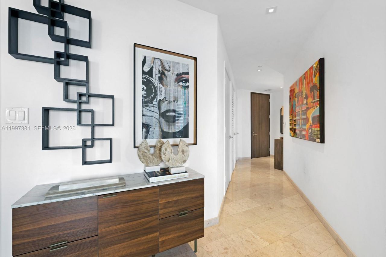 88 SW 7th St, Unit 1401, Miami, FL 33130 Photo