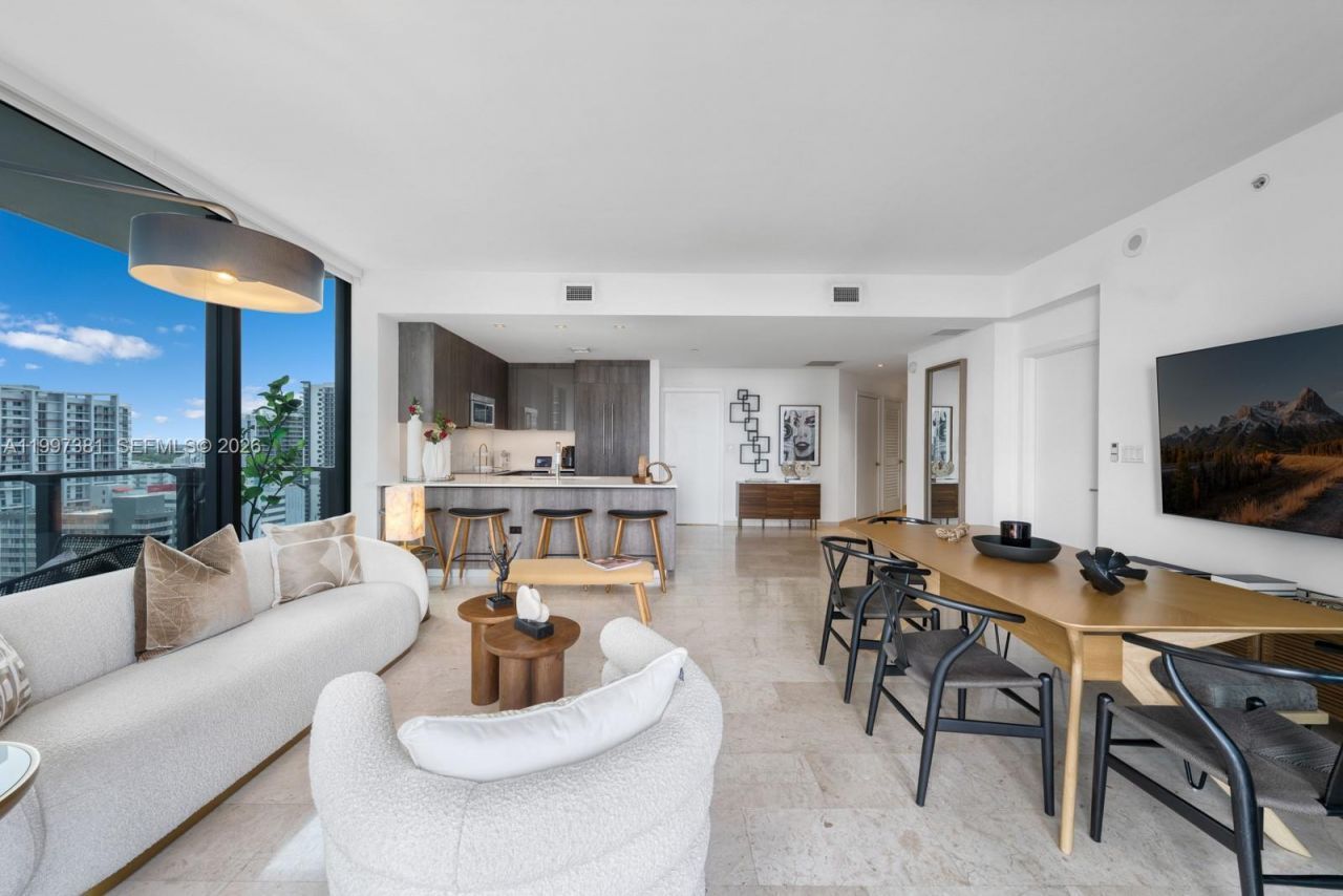 88 SW 7th St, Unit 1401, Miami, FL 33130 Photo