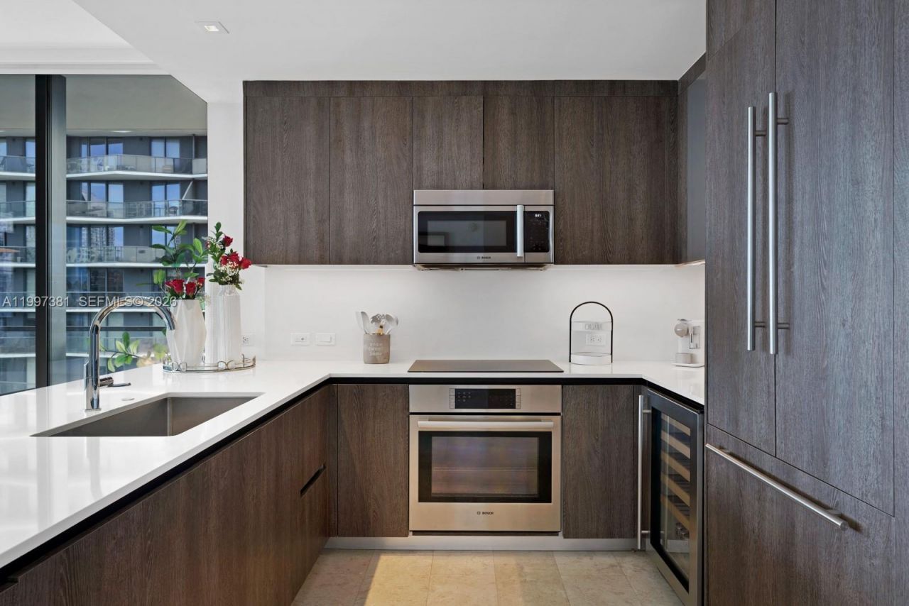 88 SW 7th St, Unit 1401, Miami, FL 33130 Photo