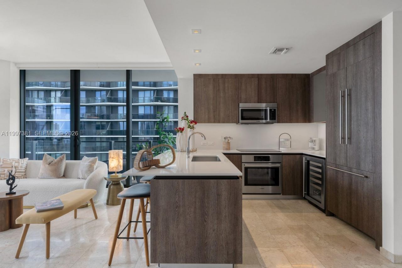 88 SW 7th St, Unit 1401, Miami, FL 33130 Photo