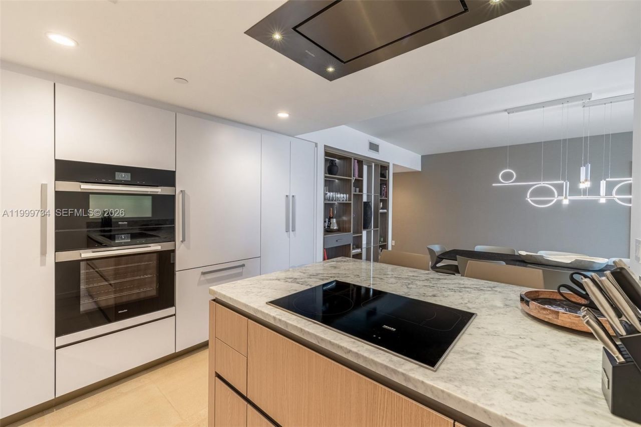 1135 103rd Street, Unit 405, Bay Harbor Islands, FL 33154 Photo