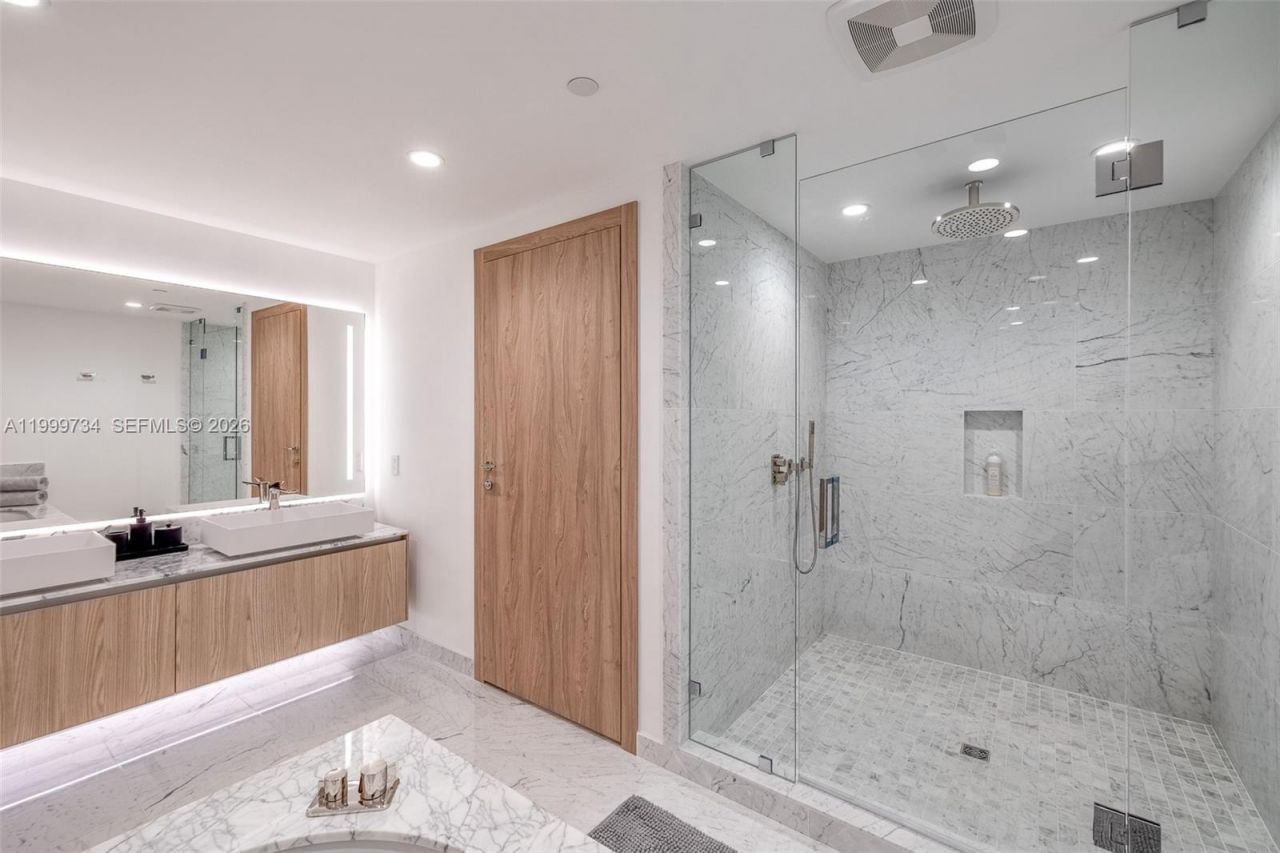 1135 103rd Street, Unit 405, Bay Harbor Islands, FL 33154 Photo