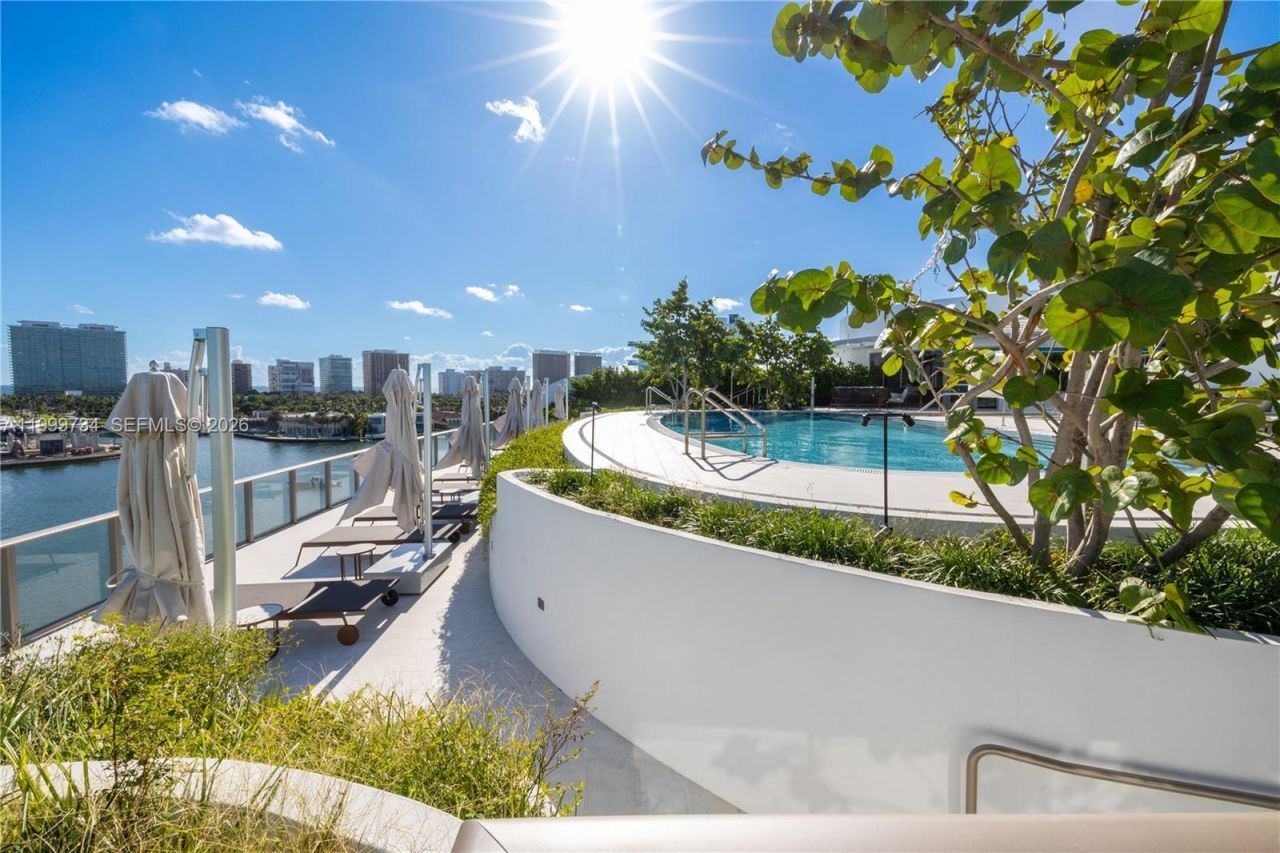 1135 103rd Street, Unit 405, Bay Harbor Islands, FL 33154 Photo