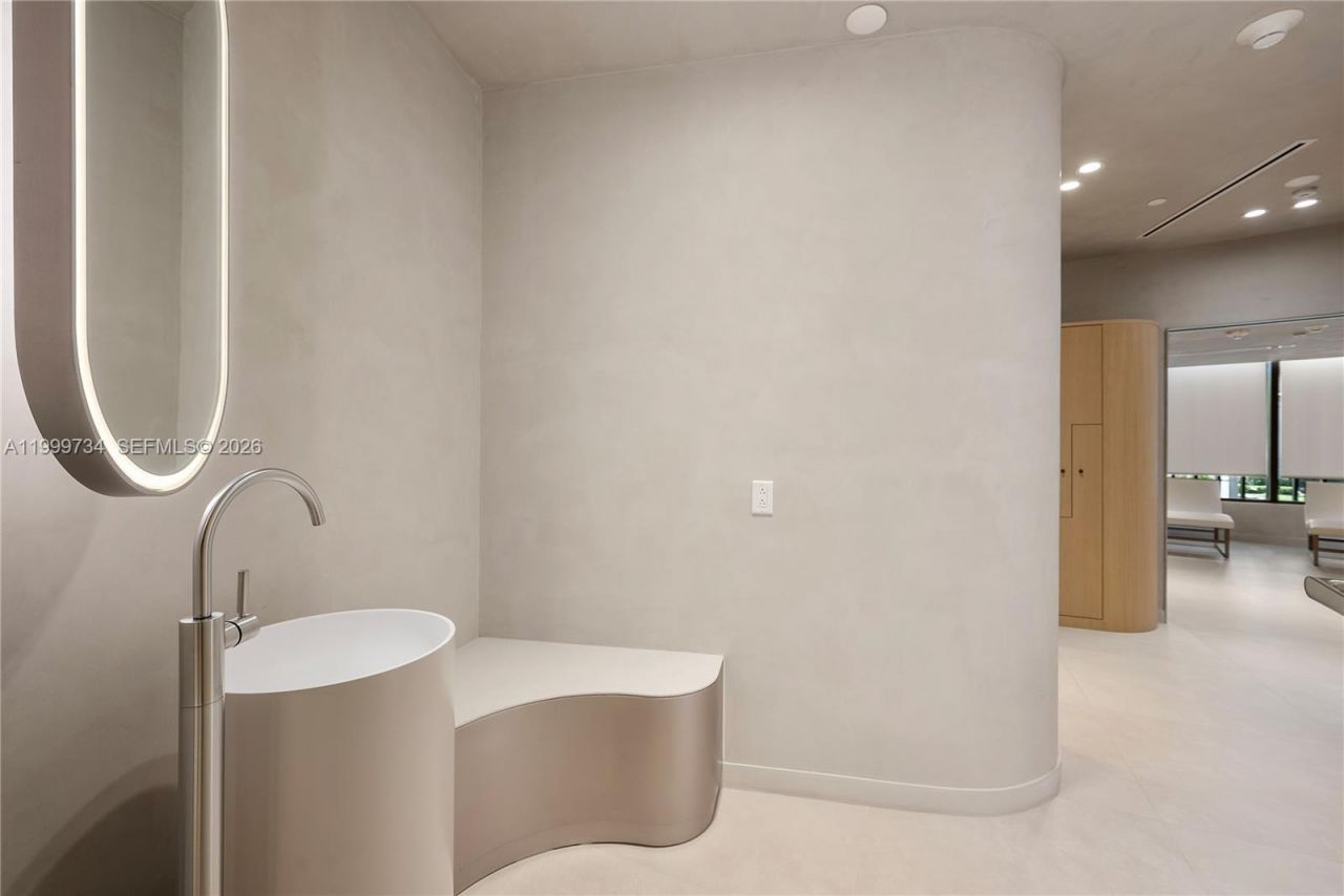 1135 103rd Street, Unit 405, Bay Harbor Islands, FL 33154 Photo