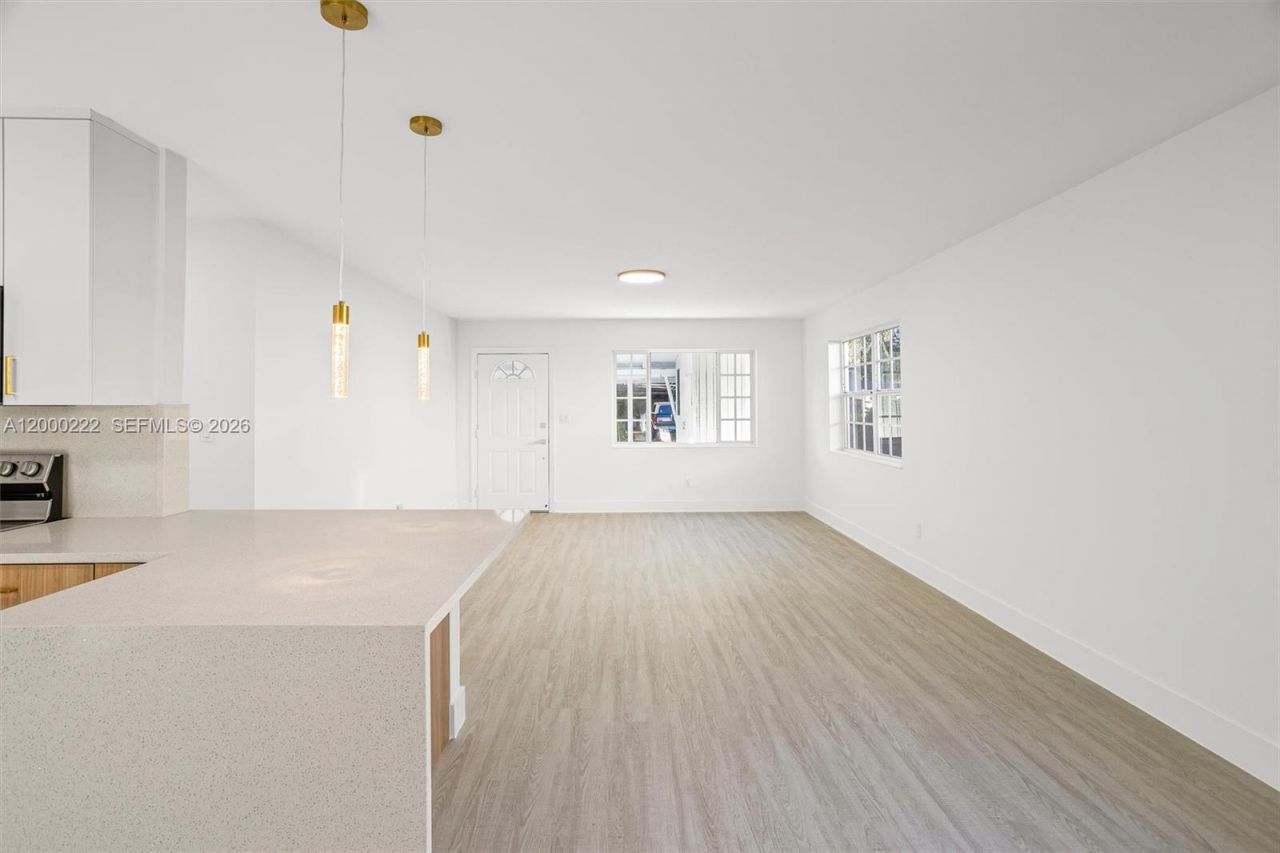 6825 SW 12th St, Pembroke Pines, FL 33023 Photo