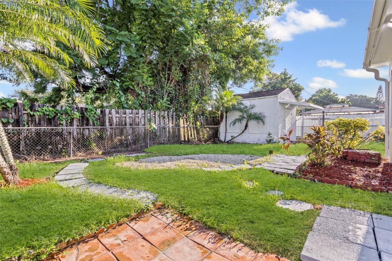 6825 SW 12th St, Pembroke Pines, FL 33023 Photo